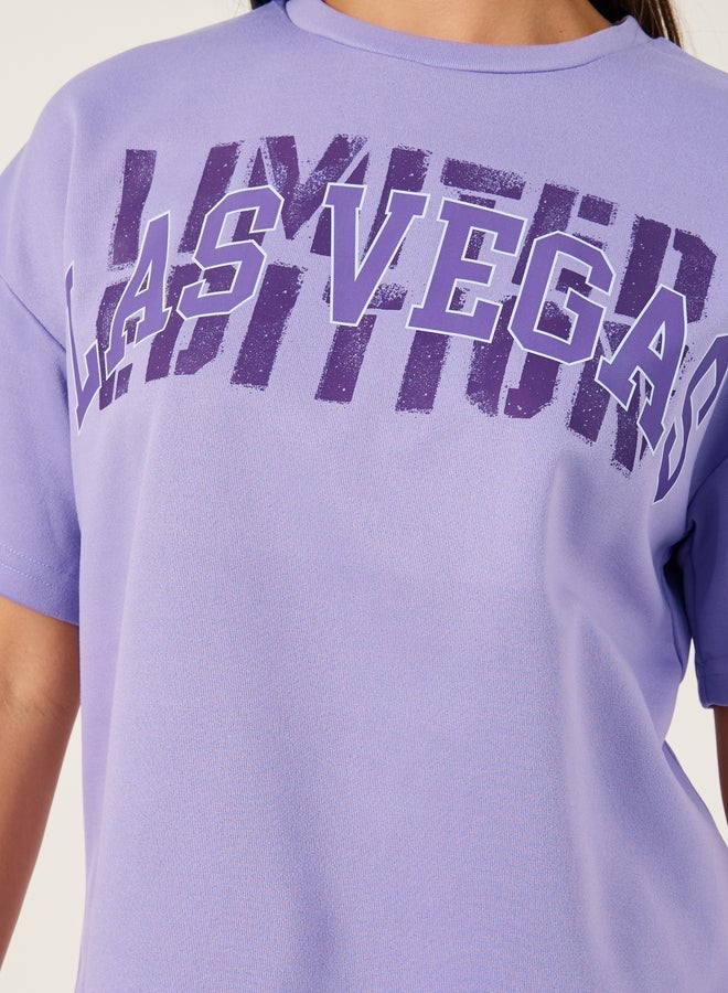 ستايلي تيشيرت فضفاض بأكمام قصيرة وطبعة شعار ستايلي - Image 3